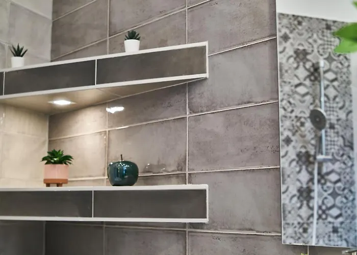 F4 Design Apartment- *