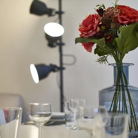 F4 Design Apartment- *