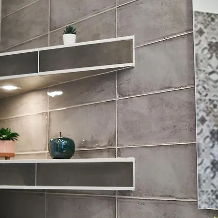 F4 Design Apartment- *